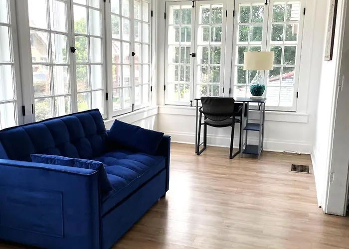 2Br Upper In Olde Towne East, Near Downtown & Franklin Park Apartment *