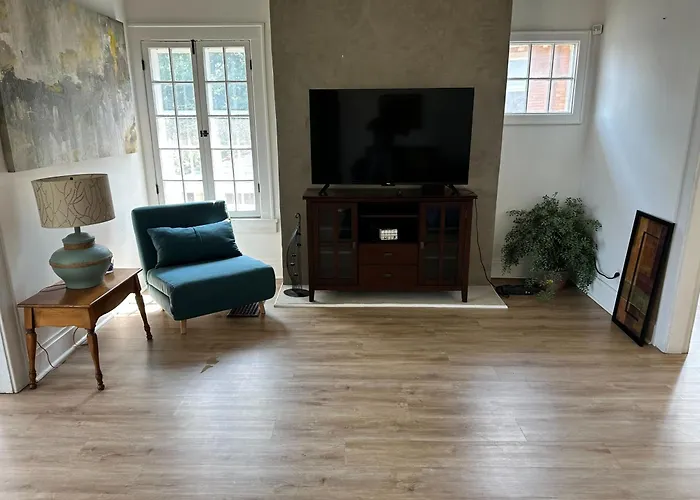 2Br Upper In Olde Towne East, Near Downtown & Franklin Park